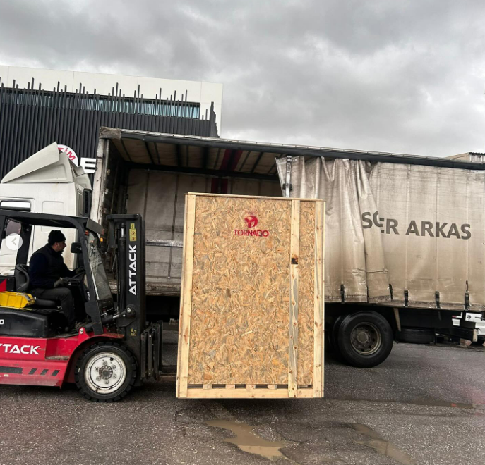 TORNADO CNC WRM 26 CNC ALLOY WHEEL DIAMOND CUT MACHINE SHIPMENT TO FRANCE 