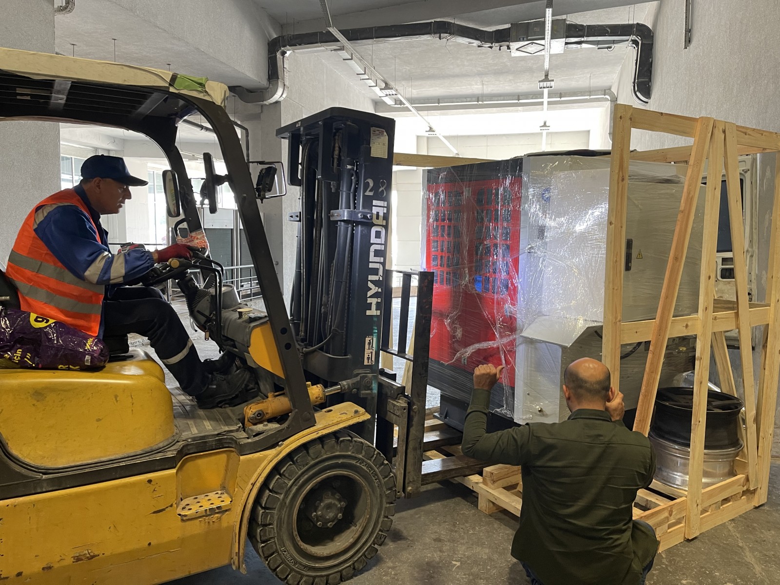 OUR SHIPMENT OF MACEDONIA HRW 22 HORIZONTAL CNCDIAMOND CUT MACHINE